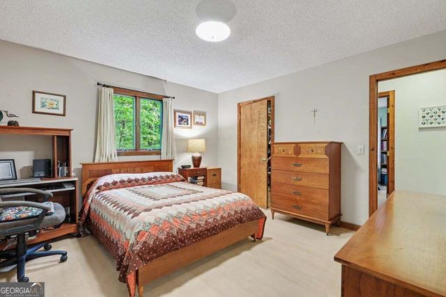 24 Taylor Valley Road, Clayton, GA 30525