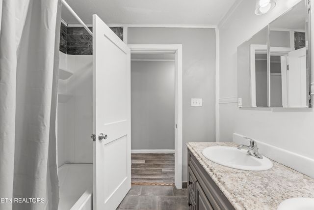 1037 Foust Carney Rd, Powell, TN 37849