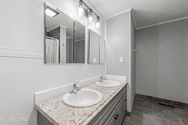 1037 Foust Carney Rd, Powell, TN 37849