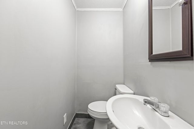 1037 Foust Carney Rd, Powell, TN 37849