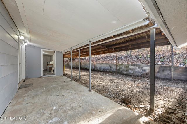 1037 Foust Carney Rd, Powell, TN 37849