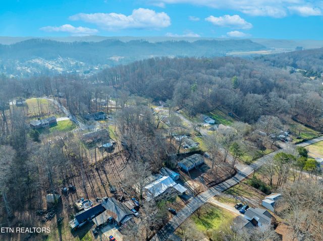 1037 Foust Carney Rd, Powell, TN 37849