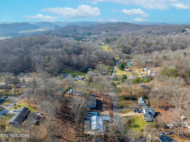 1037 Foust Carney Rd, Powell, TN 37849