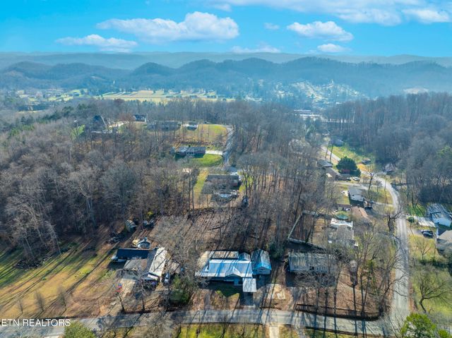 1037 Foust Carney Rd, Powell, TN 37849
