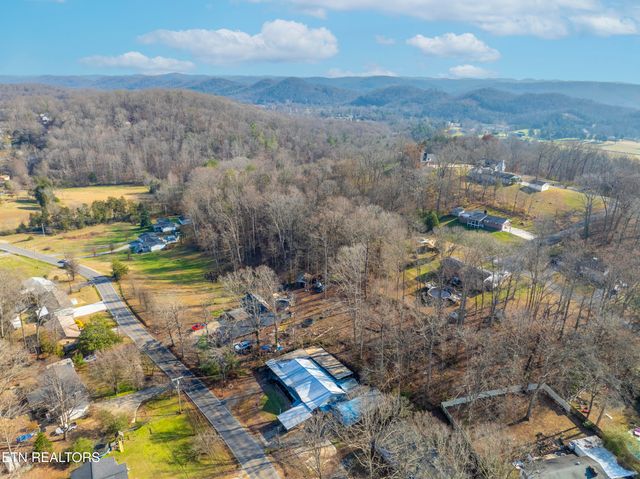 1037 Foust Carney Rd, Powell, TN 37849