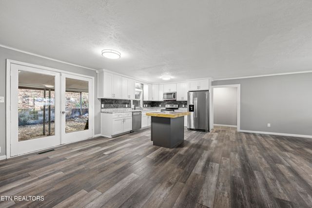 1037 Foust Carney Rd, Powell, TN 37849