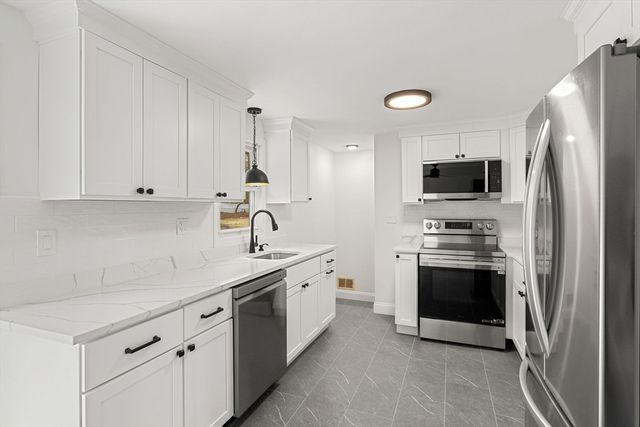 15 Phillip Rd, Billerica, MA 01821