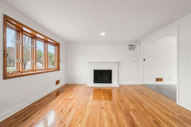 15 Phillip Rd, Billerica, MA 01821