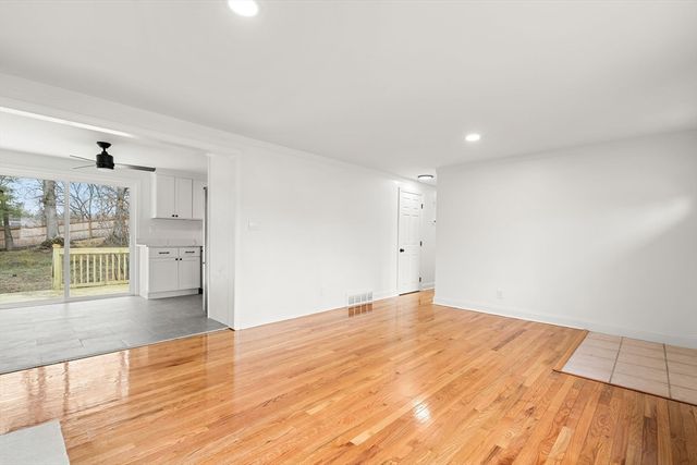 15 Phillip Rd, Billerica, MA 01821