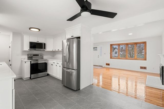 15 Phillip Rd, Billerica, MA 01821