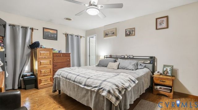 8901 Firethorne Ln, North Chesterfield, VA 23237