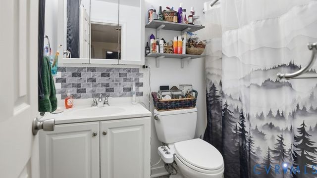 8901 Firethorne Ln, North Chesterfield, VA 23237