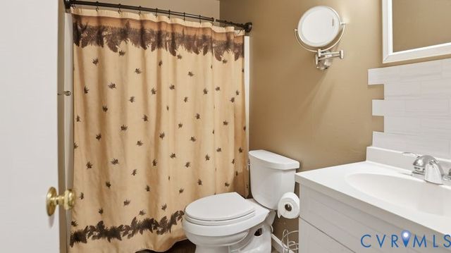 8901 Firethorne Ln, North Chesterfield, VA 23237