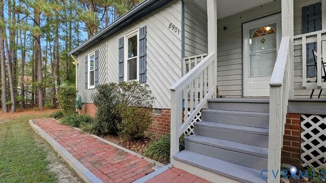 8901 Firethorne Ln, North Chesterfield, VA 23237