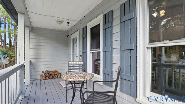 8901 Firethorne Ln, North Chesterfield, VA 23237
