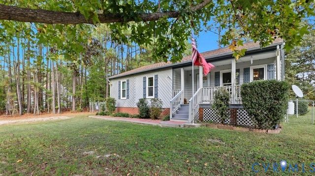 8901 Firethorne Ln, North Chesterfield, VA 23237