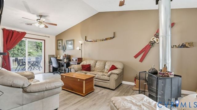 8901 Firethorne Ln, North Chesterfield, VA 23237