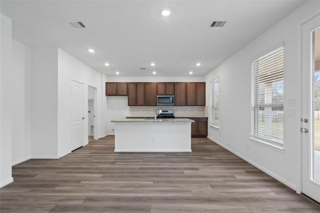 709 Appaloosa Meadow Drive, Magnolia, TX 77354