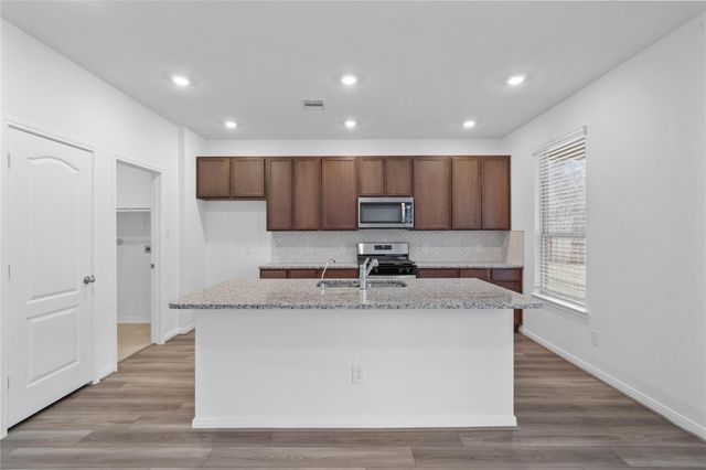 709 Appaloosa Meadow Drive, Magnolia, TX 77354