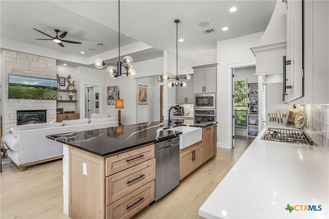 2406 Geneseo Oaks, New Braunfels, TX 78132