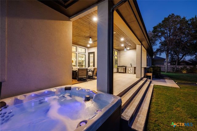 2406 Geneseo Oaks, New Braunfels, TX 78132