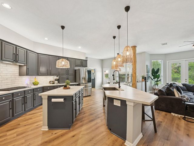 2037 Lakeside Drive, Seabrook, TX 77586