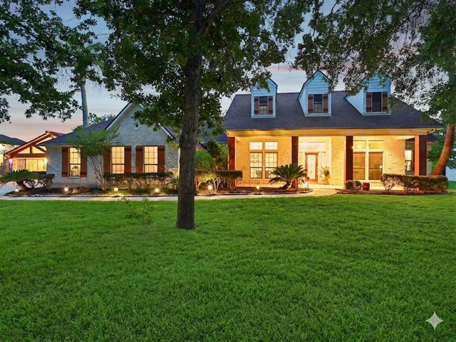 2037 Lakeside Drive, Seabrook, TX 77586