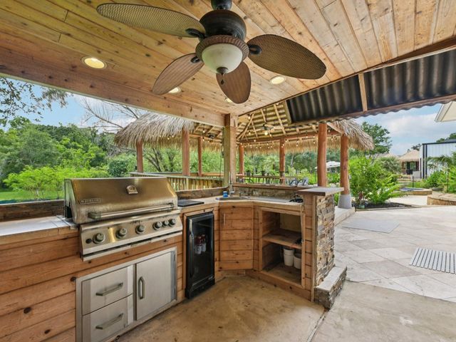 2037 Lakeside Drive, Seabrook, TX 77586