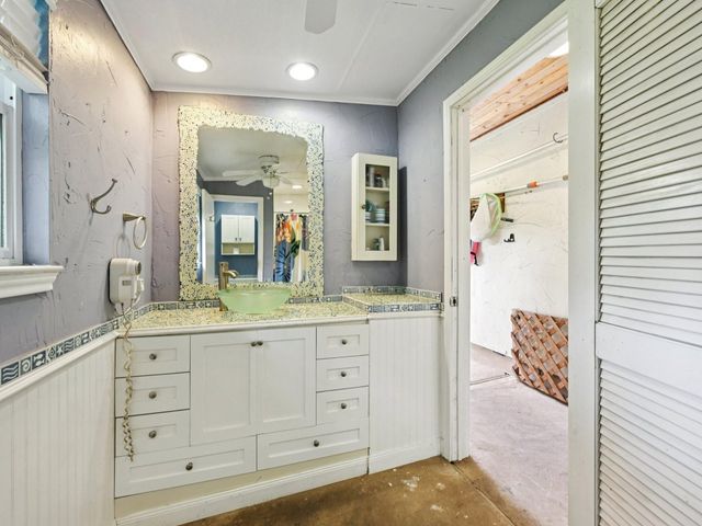 2037 Lakeside Drive, Seabrook, TX 77586