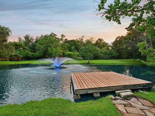 2037 Lakeside Drive, Seabrook, TX 77586