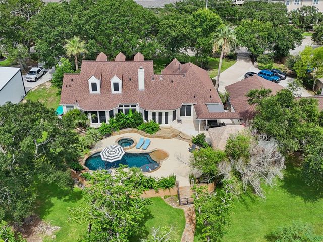 2037 Lakeside Drive, Seabrook, TX 77586