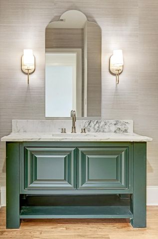 1050 W 42nd Street, Houston, TX 77018