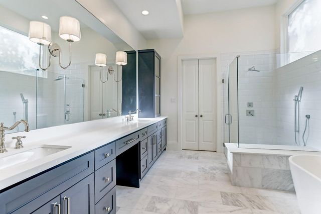 1050 W 42nd Street, Houston, TX 77018