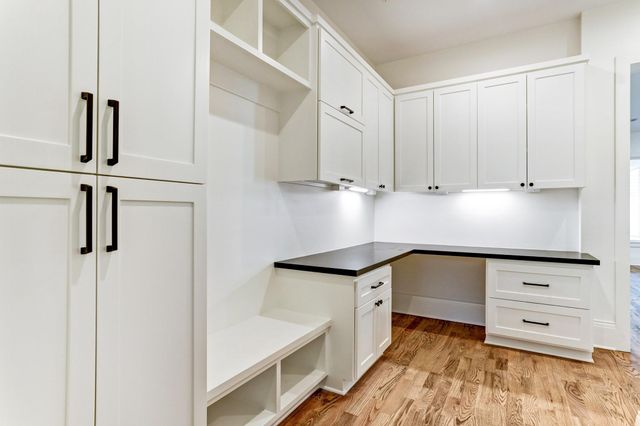 1050 W 42nd Street, Houston, TX 77018