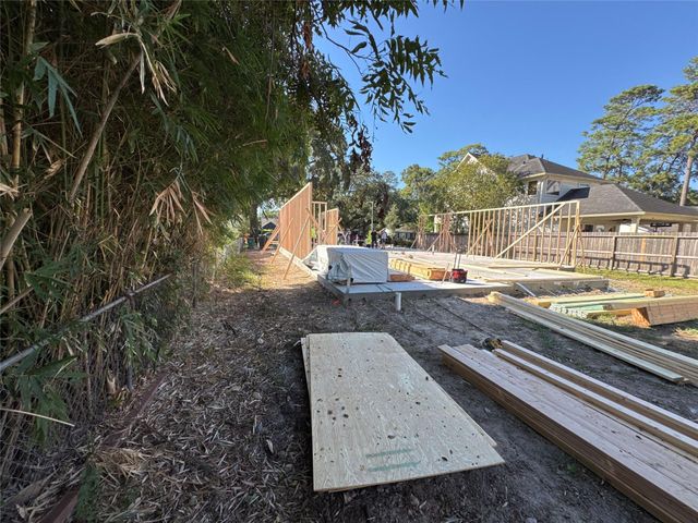 1050 W 42nd Street, Houston, TX 77018