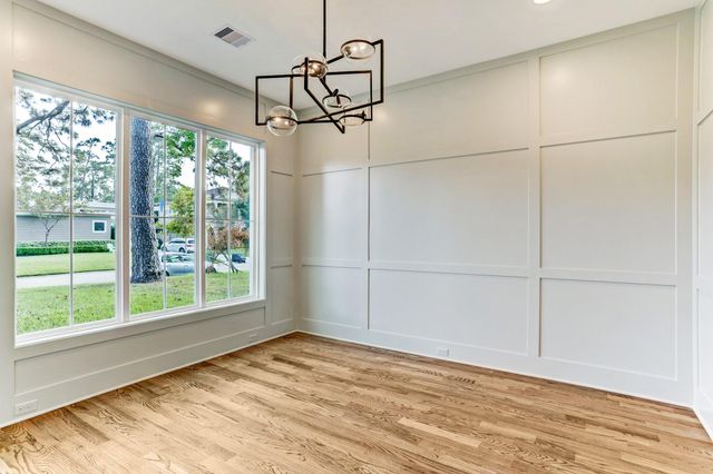 1050 W 42nd Street, Houston, TX 77018