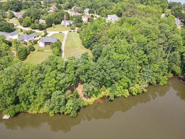 182 Roundstone Drive, Inman, SC 29349