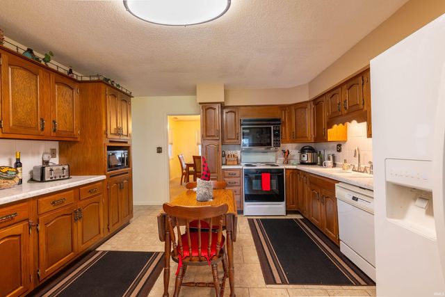3011 W Stradling Drive, Muncie, IN 47304