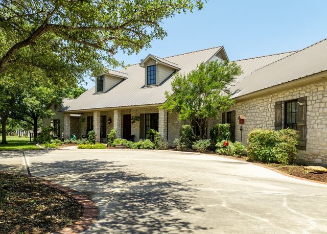 840 Winding Trail, Crawford, TX 76638