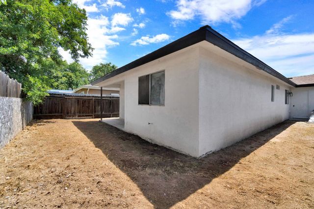 4188 N Cornelia Avenue, Fresno, CA 93722
