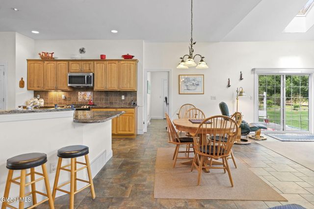 1032 Di Bella Drive, Guilderland, NY 12303