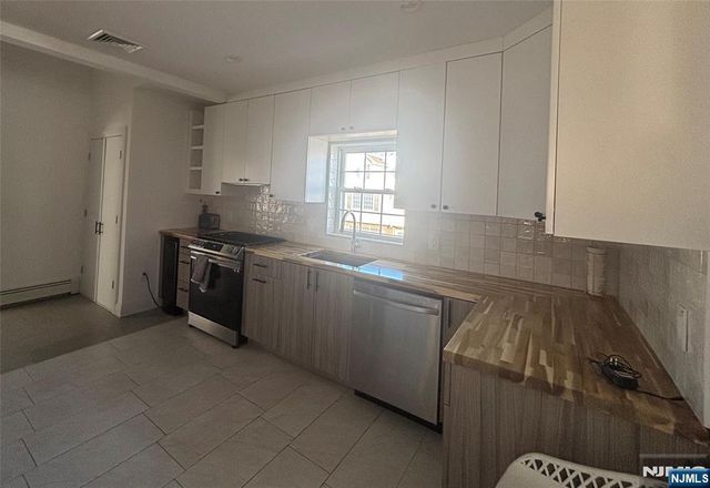 332 Lafayette Avenue, Hawthorne, NJ 07506