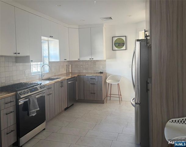 332 Lafayette Avenue, Hawthorne, NJ 07506