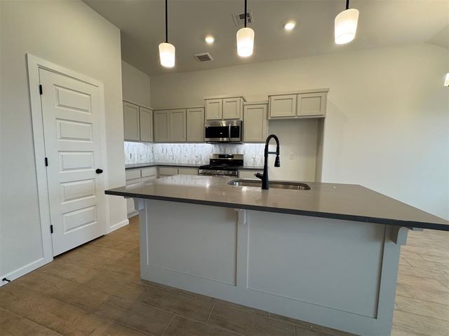 2615 Turtle Way, Midwest City, OK 73130