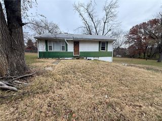 455 NE Meadowbrook Road, Kansas City, MO 64119