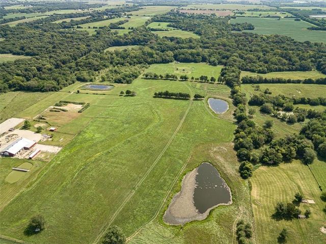 80 E 1600 Road, Baldwin City, KS 66006