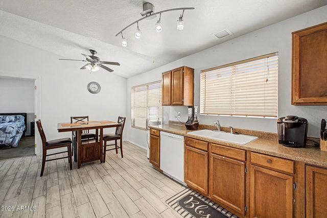 619 E JENSEN Street 32, Mesa, AZ 85203