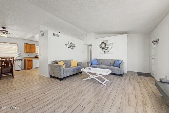 619 E JENSEN Street 32, Mesa, AZ 85203