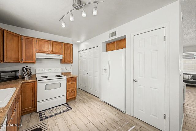 619 E JENSEN Street 32, Mesa, AZ 85203