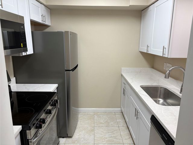 4645 Wild Indigo Street 366, Houston, TX 77027